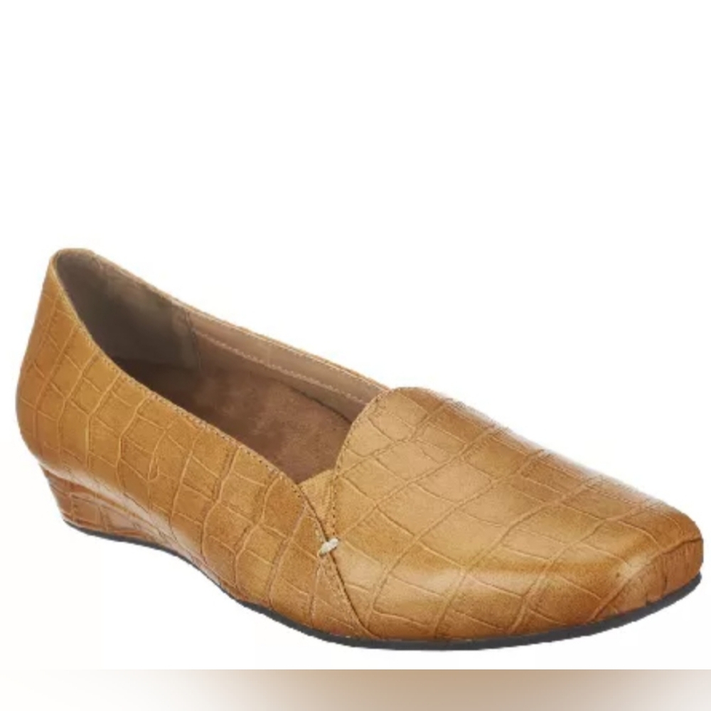 Vionic Dolores Tan Croc Orthaheel Shoes
